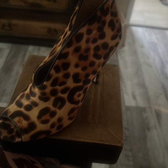 Leopard print ankle booty style - Picture 2 of 5